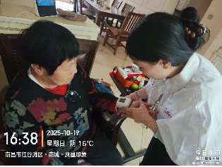 1762307508749.png 10月19日,省胸科医院小组在红谷滩区凤凰印象小区开展入户探访志愿服务活动。.png