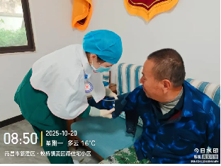 1762307517321.png 10月20日,经开区人民医院小组在经开区麦园路小区开展入户探访志愿服务活动。.png