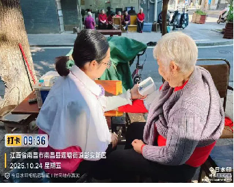 1762307606889.png 10月24日,南昌县人民医院小组在南昌县莲垦社区开展健康义诊志愿服务活动。.png